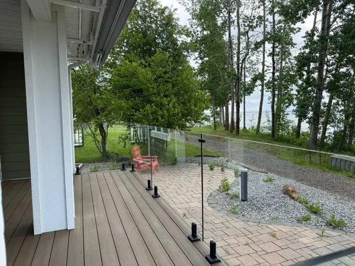 Custom composite deck builder Red Deer Central Alberta - Green Ladder Contractors
